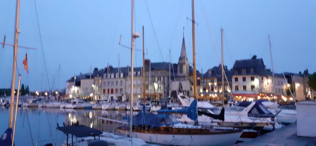 Le Puits Apartment Honfleur Bagian luar foto